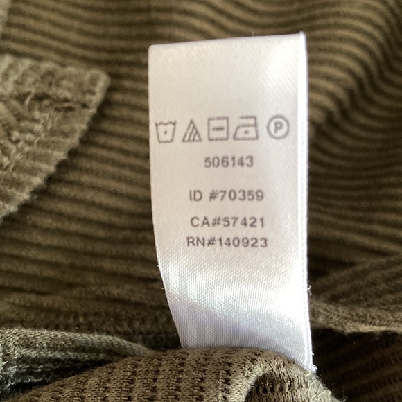 Loft SP green sleeveless V Neck top - Picture 9 of 9